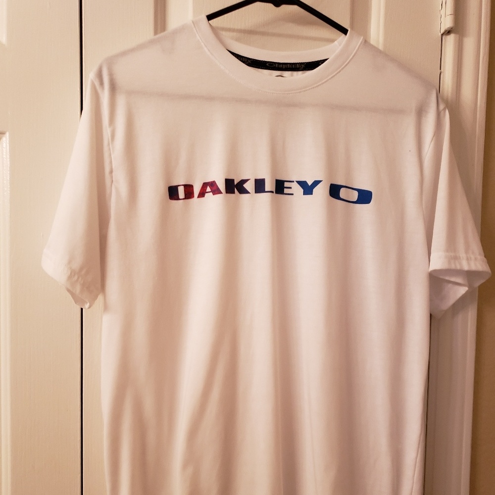 Oakley Tshirt